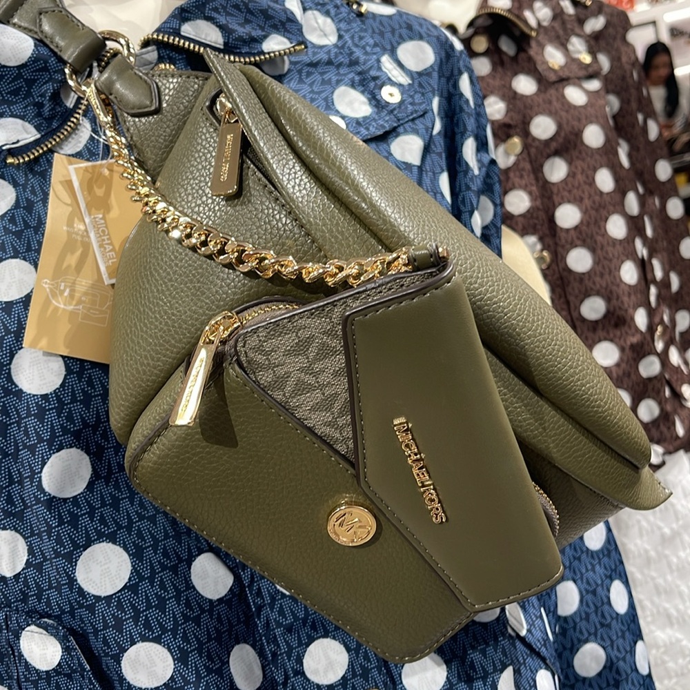 Michael Kors Maisie Lg Leather 2-in-1 Sling Waist Fanny Packs Crossbody NWT
… - Picture 16 of 16